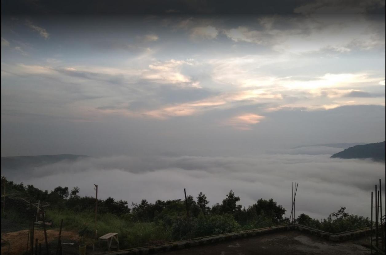 Breiancy Holiday Inn Cherrapunji Esterno foto