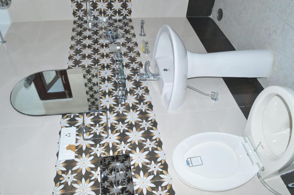 Breiancy Holiday Inn Cherrapunji Esterno foto